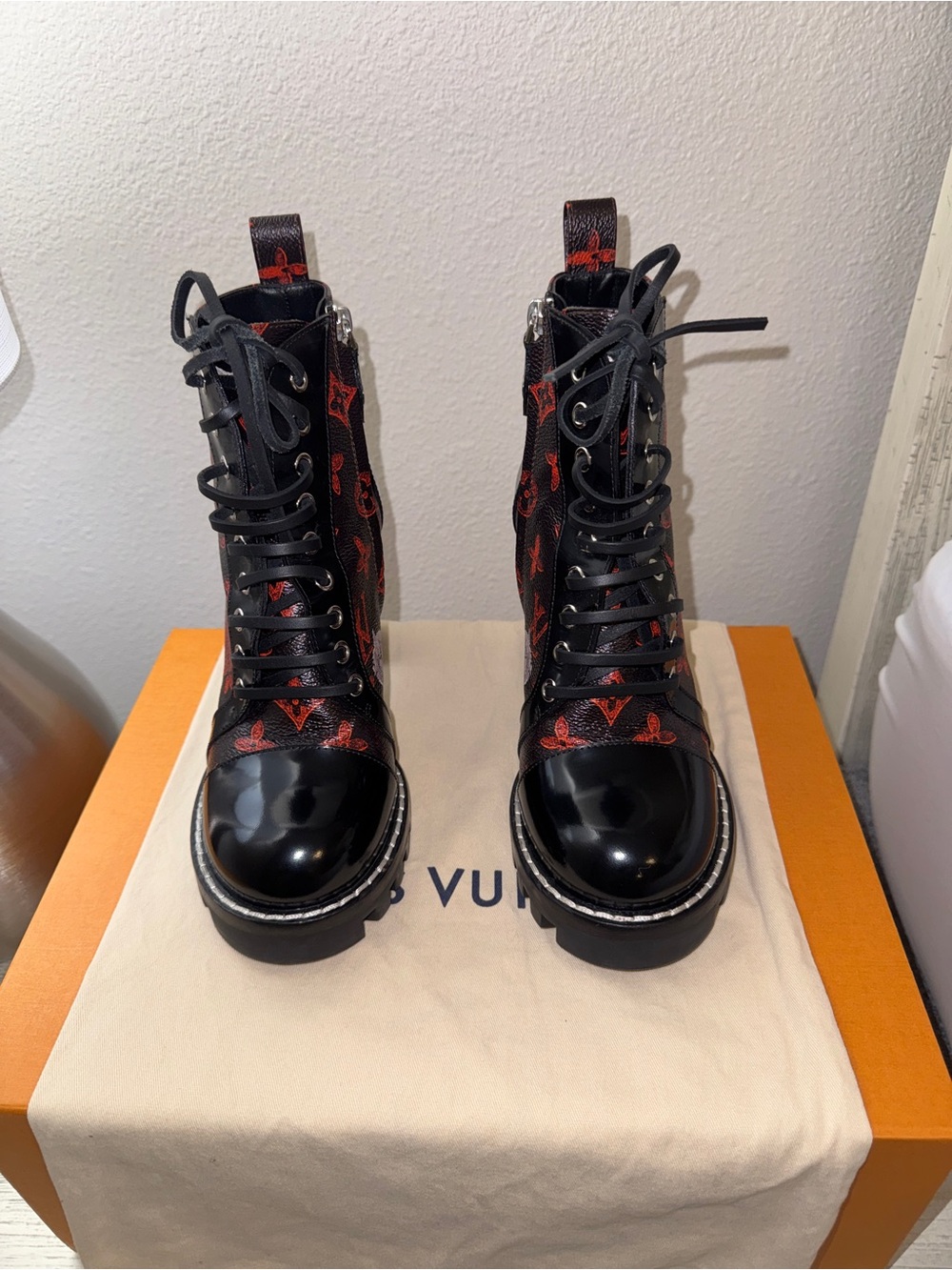 Louis Vuitton Limited Edition Catogram Star Trail Ankle Boots – Size 37.5 - Picture 5 of 12